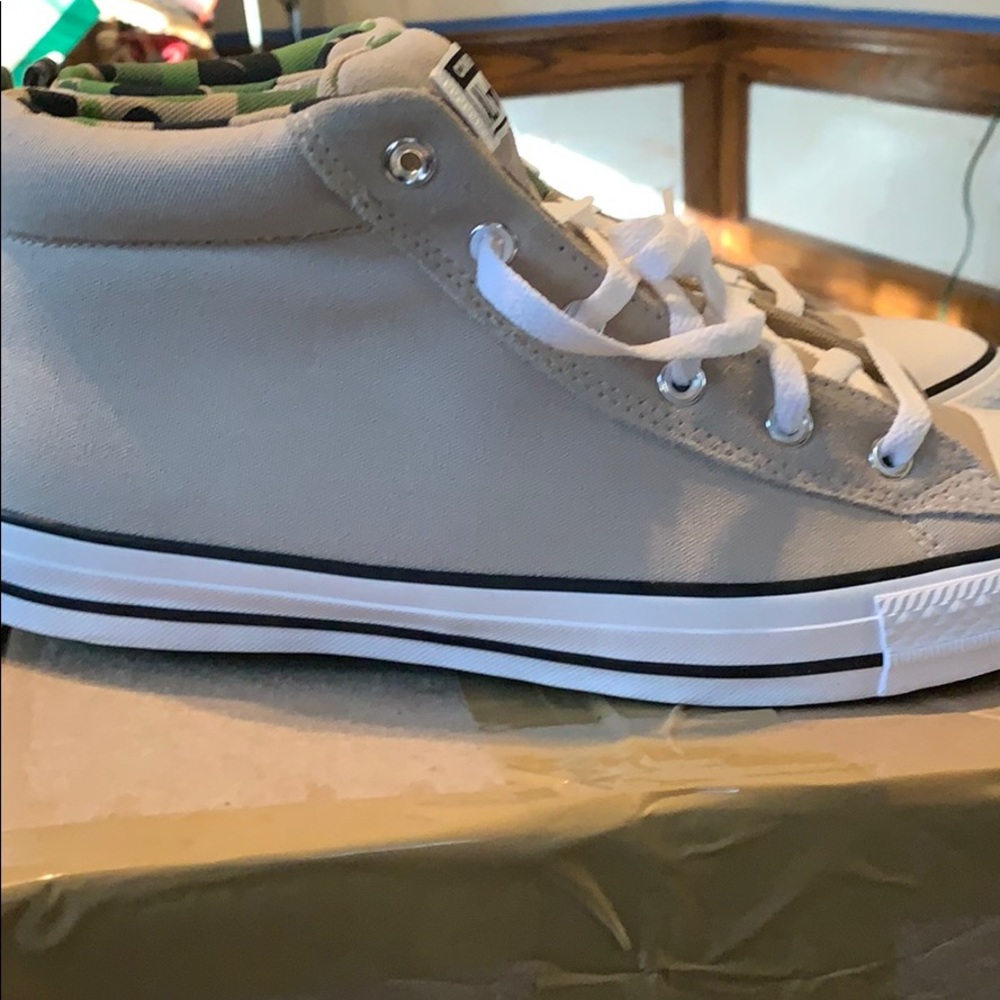 Almost New Converse Mids - Picture 2 of 7